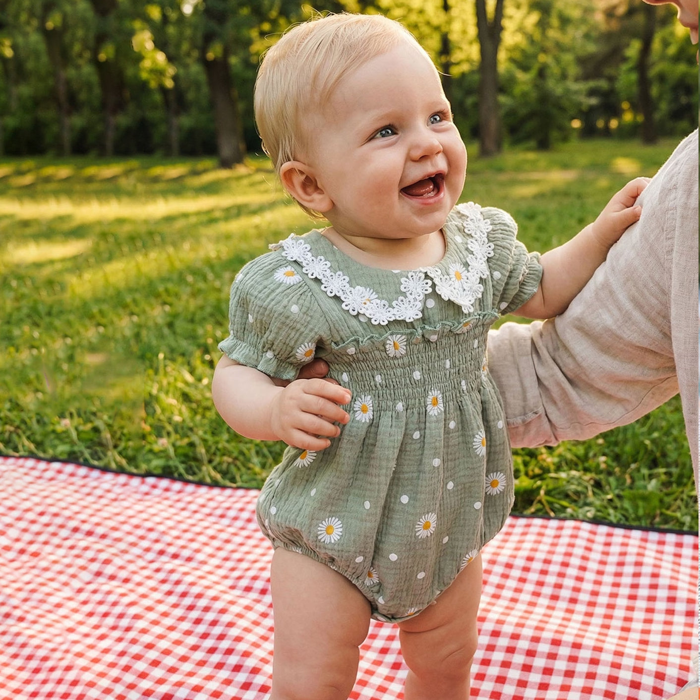 Graceful Daisy Printed Short Sleeve Baby Romper
