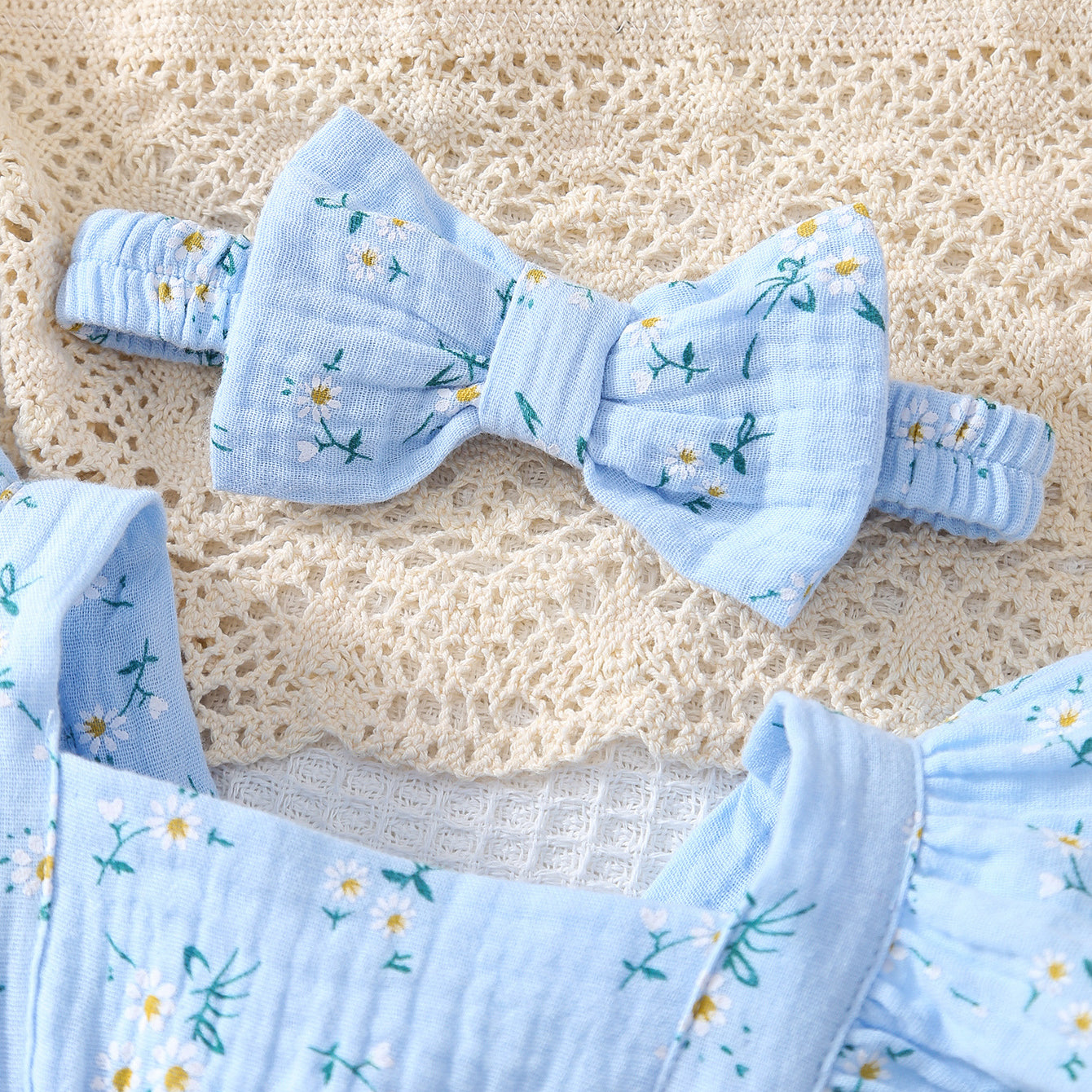 2PCS Pretty Floral Printed Bow Flounce Sleeve Baby Romper