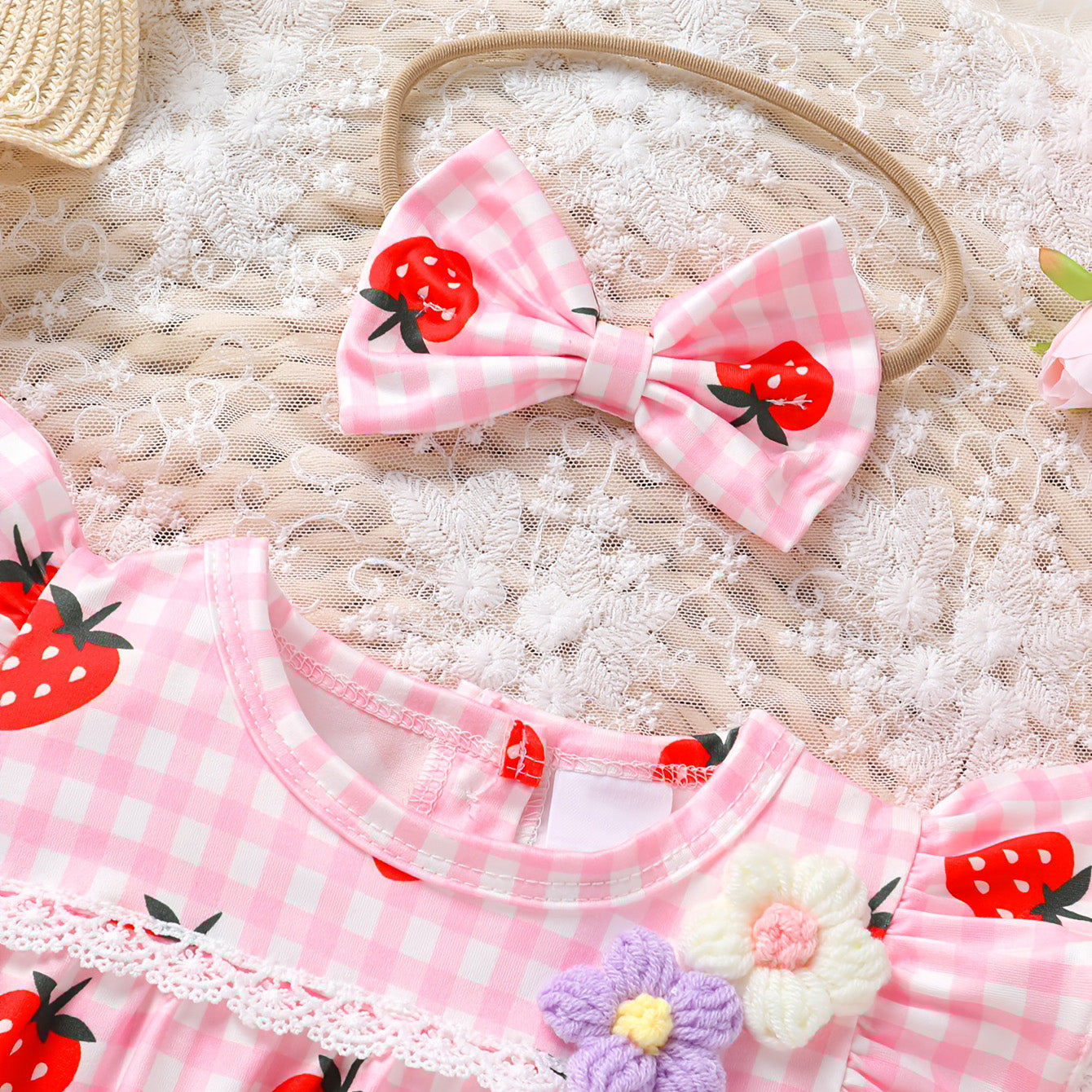 2PCS Strawberry Plaid Print Floral Appliqué Baby Romper