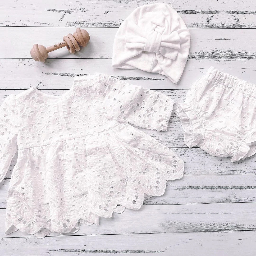 Ensemble 3 pièces pour bébé de couleur unie.