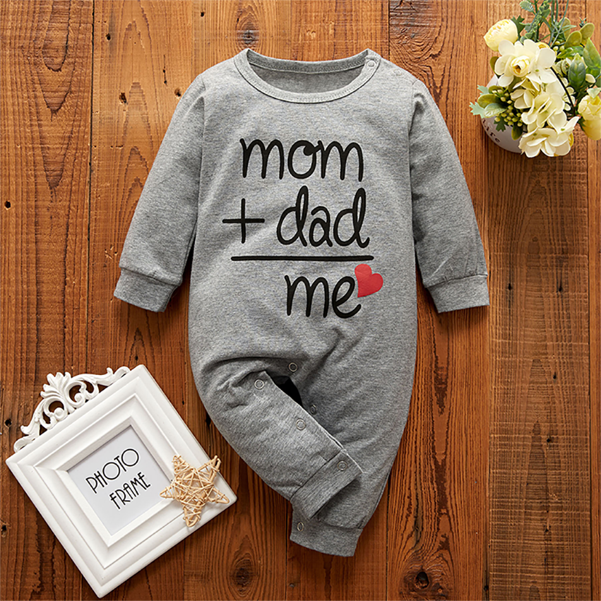 Mom Dad Me Lovely Letters Mono de bebé de manga larga con estampado sólido