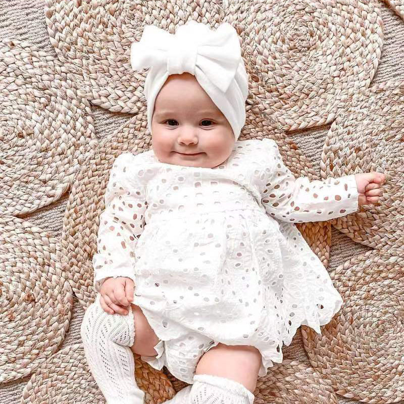 Ensemble 3 pièces pour bébé de couleur unie.