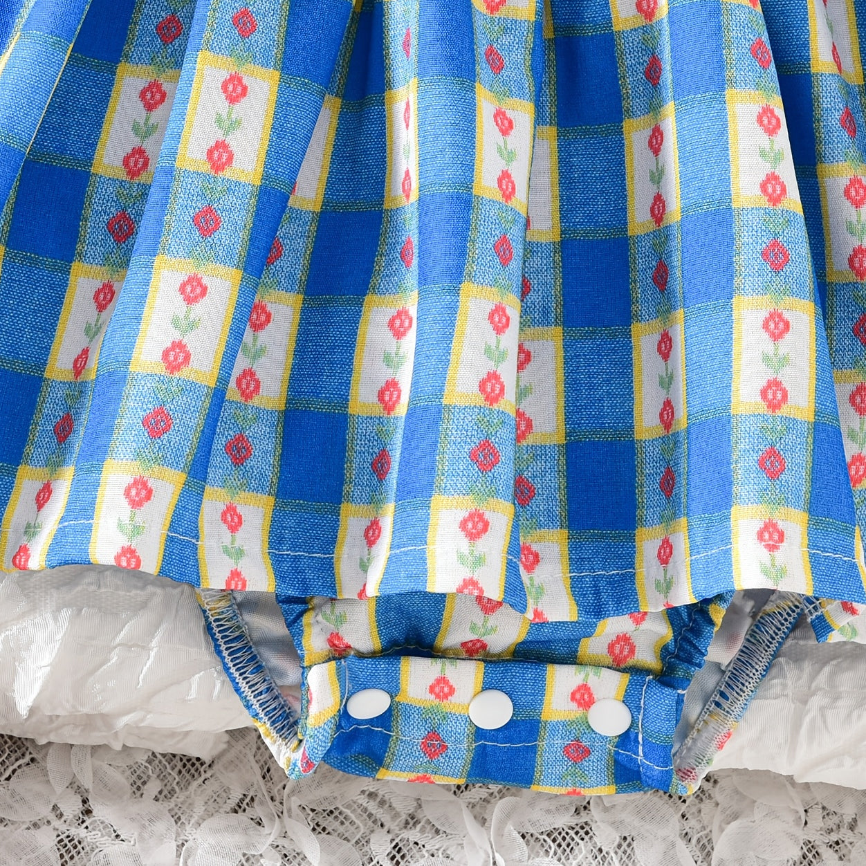 Cute Strawberry Embroidery Plaid Print Sleevelss Baby Romper