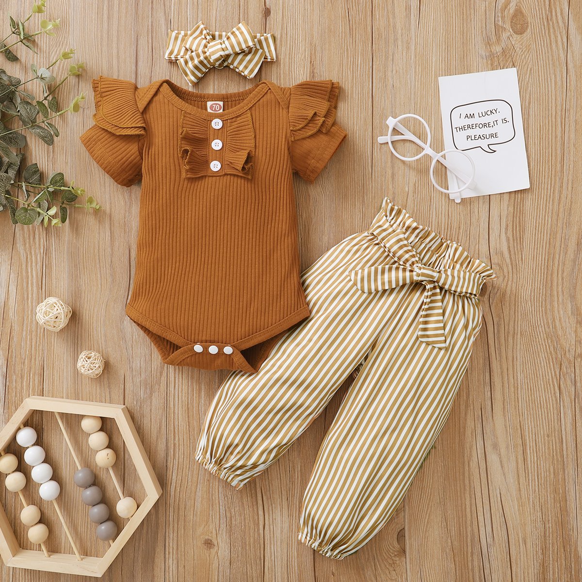 Conjunto de bebé estampado de rayas sólidas encantador de 3 piezas