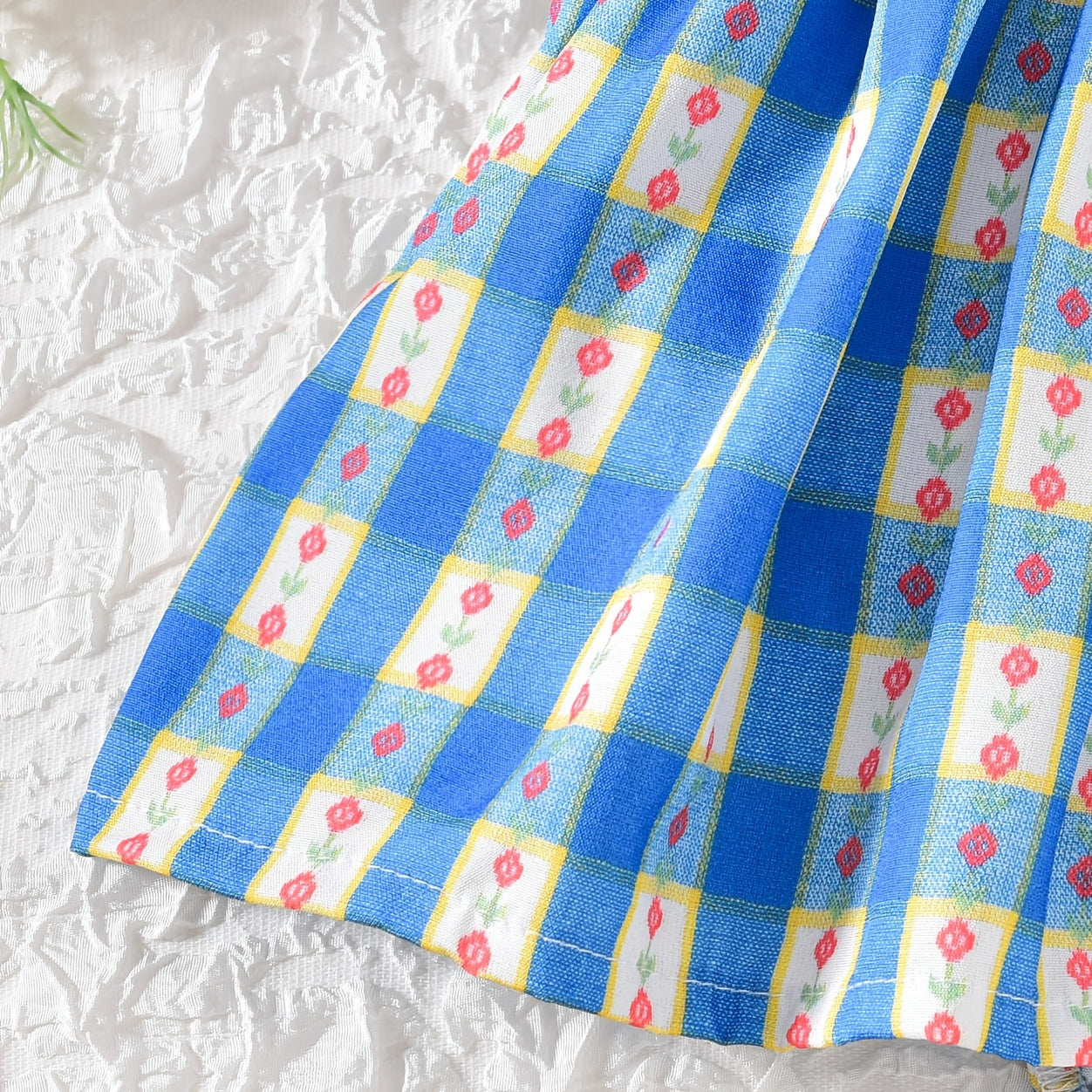 Cute Strawberry Embroidery Plaid Print Sleevelss Baby Romper