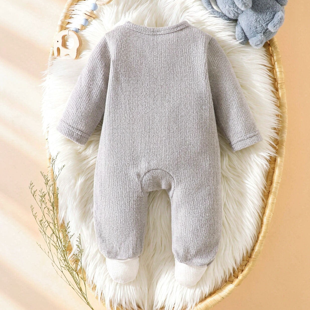 Lovely Elephant Appliqué Knit Long Sleeve Baby Jumpsuit