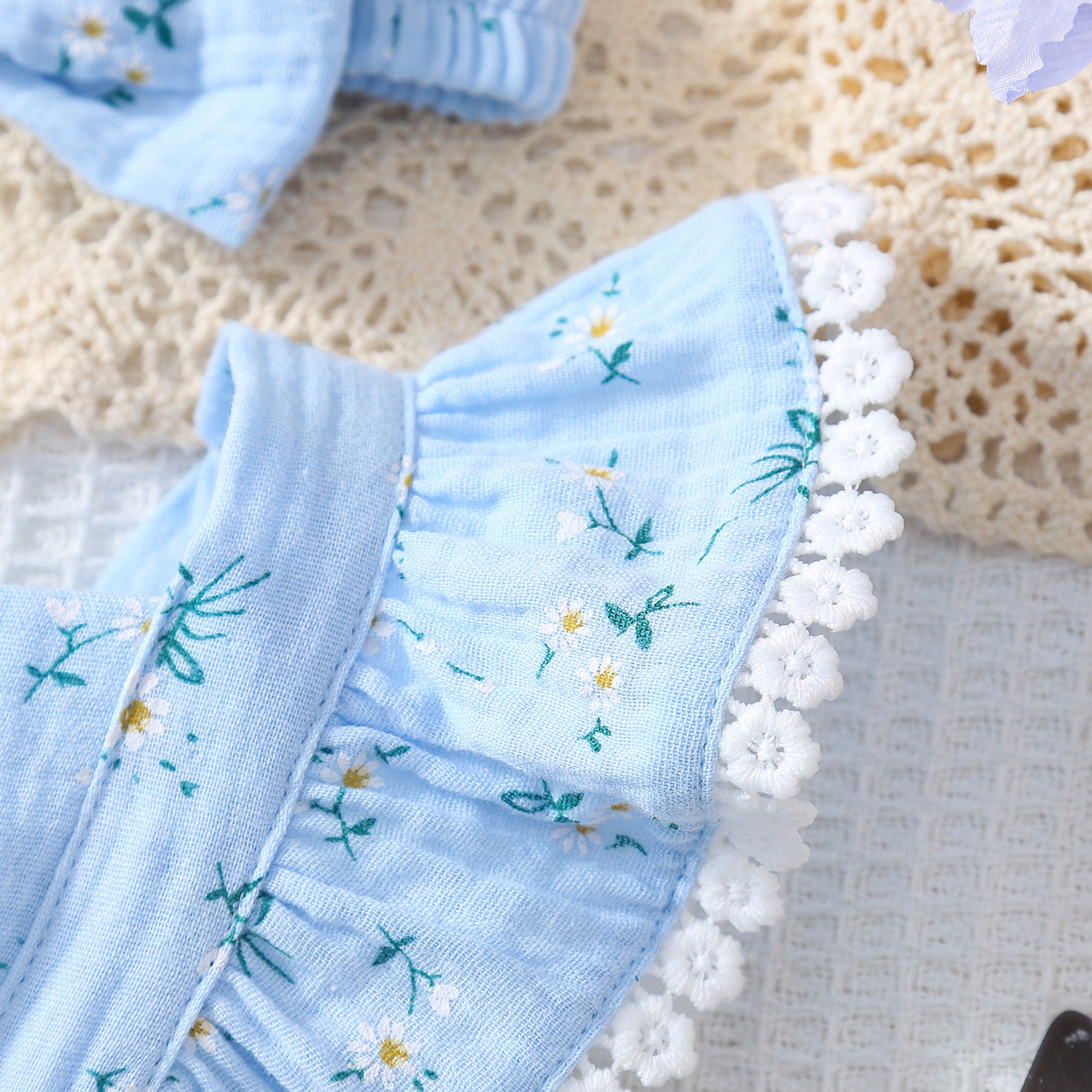 2PCS Pretty Floral Printed Bow Flounce Sleeve Baby Romper