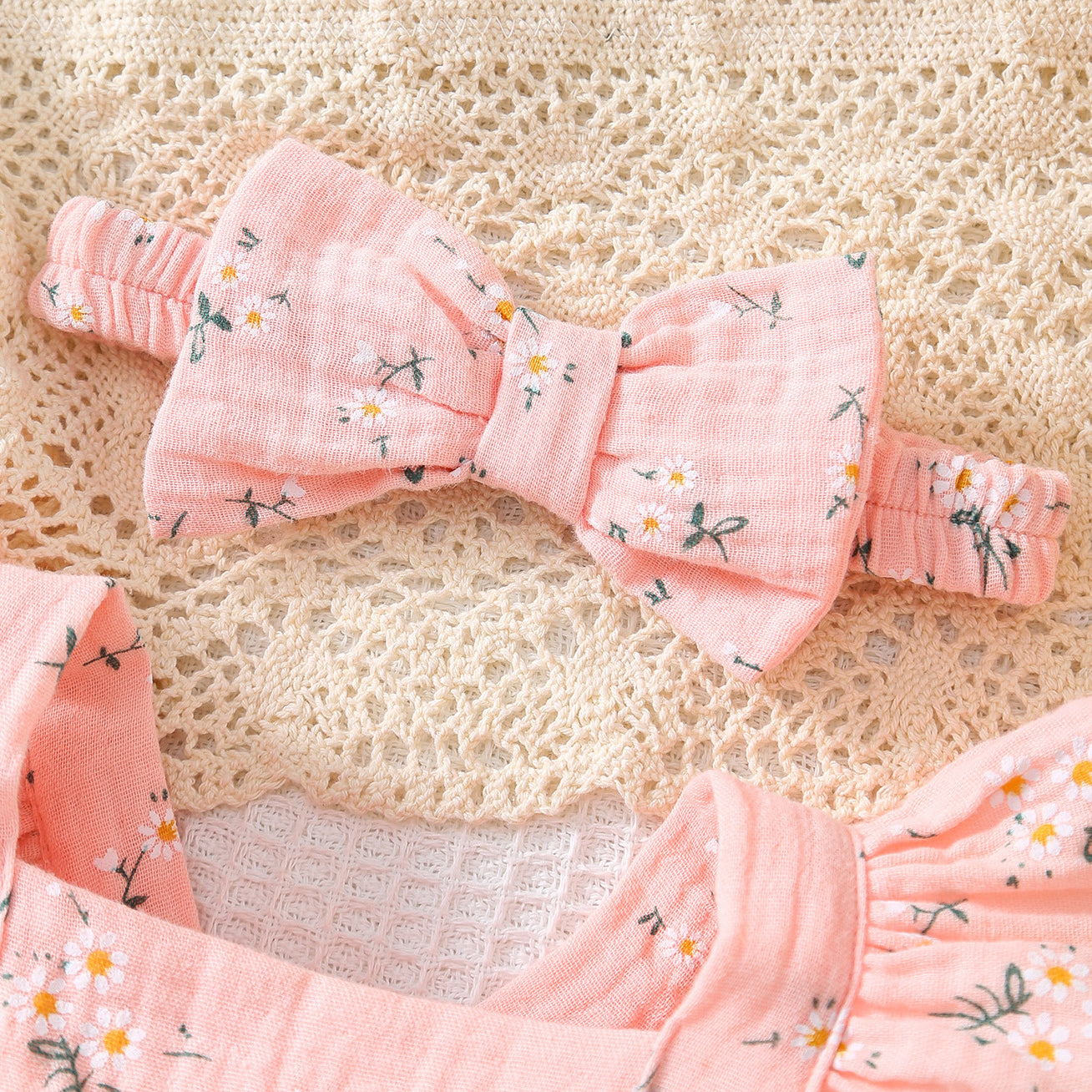 2PCS Pretty Floral Printed Bow Flounce Sleeve Baby Romper