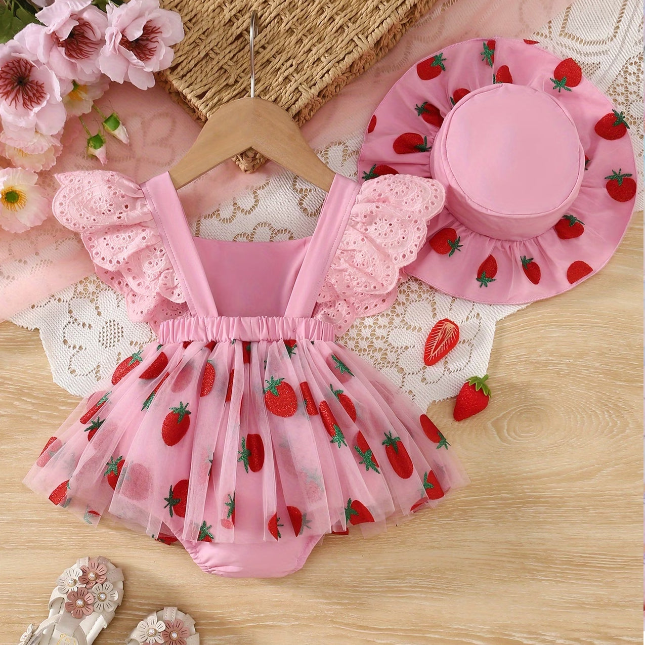 2PCS Strawberry Print Mesh Sleeveless Baby Romper