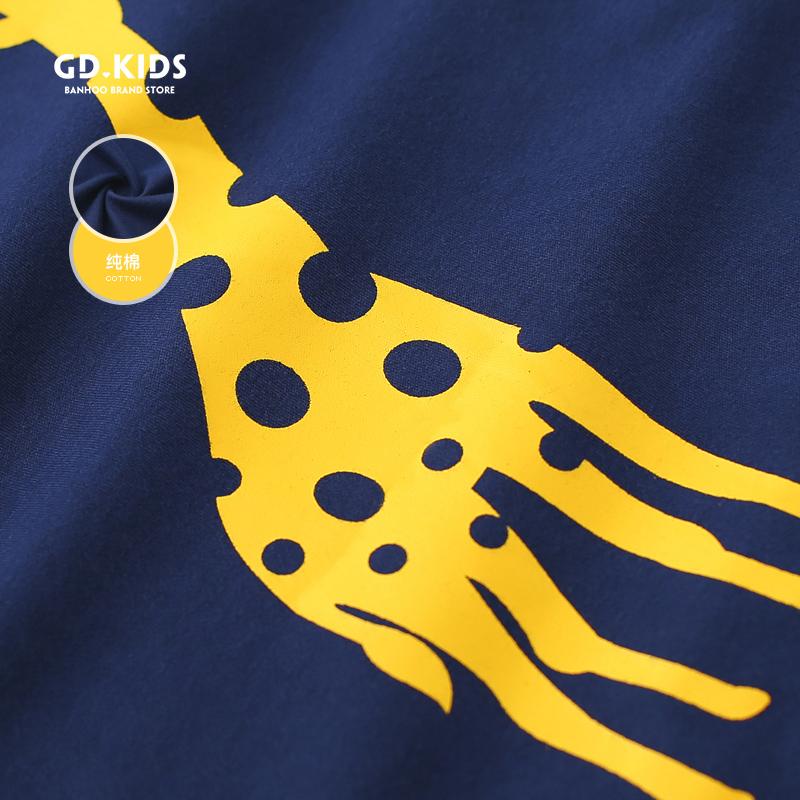 Lindo mono de bebé con estampado de jirafa