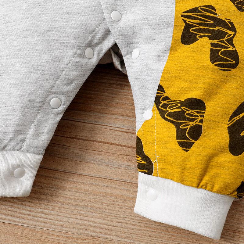 Precioso mono de bebé con estampado de jirafa de dibujos animados