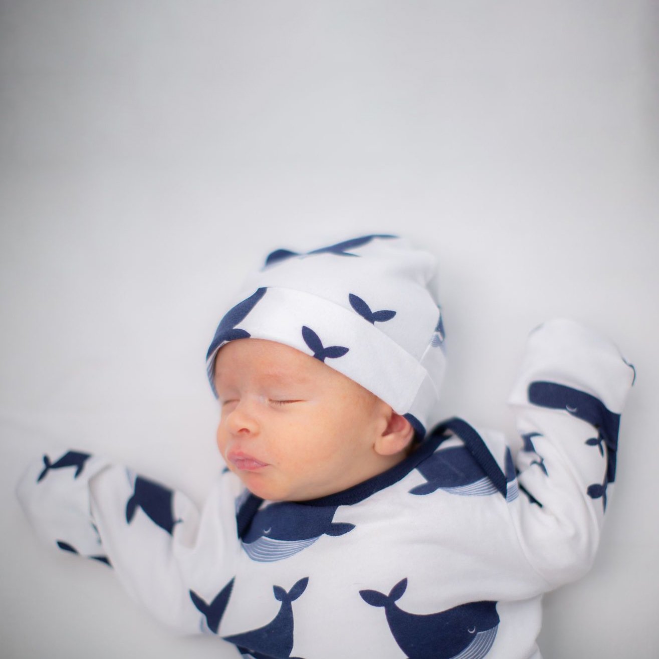 2PCS Newborn Whale Printed Sleeping Bag Set