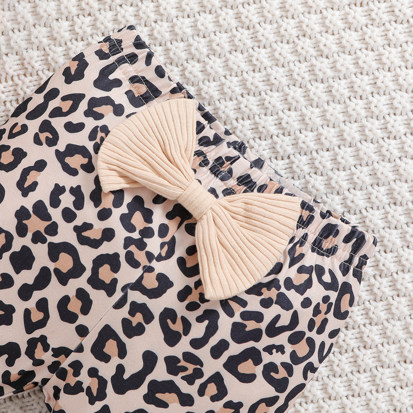 Conjunto de bebé con estampado de leopardo y letras de mamá y niña de 3 piezas