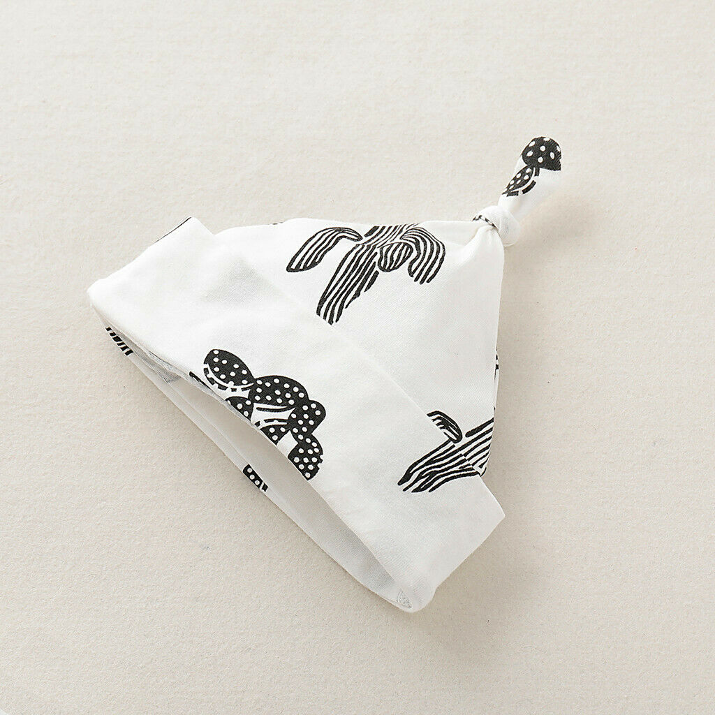 Mono blanco de bebé de manga larga con estampado de cactus de dibujos animados lindo