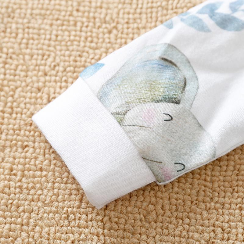 Mono de bebé con estampado de animales animados