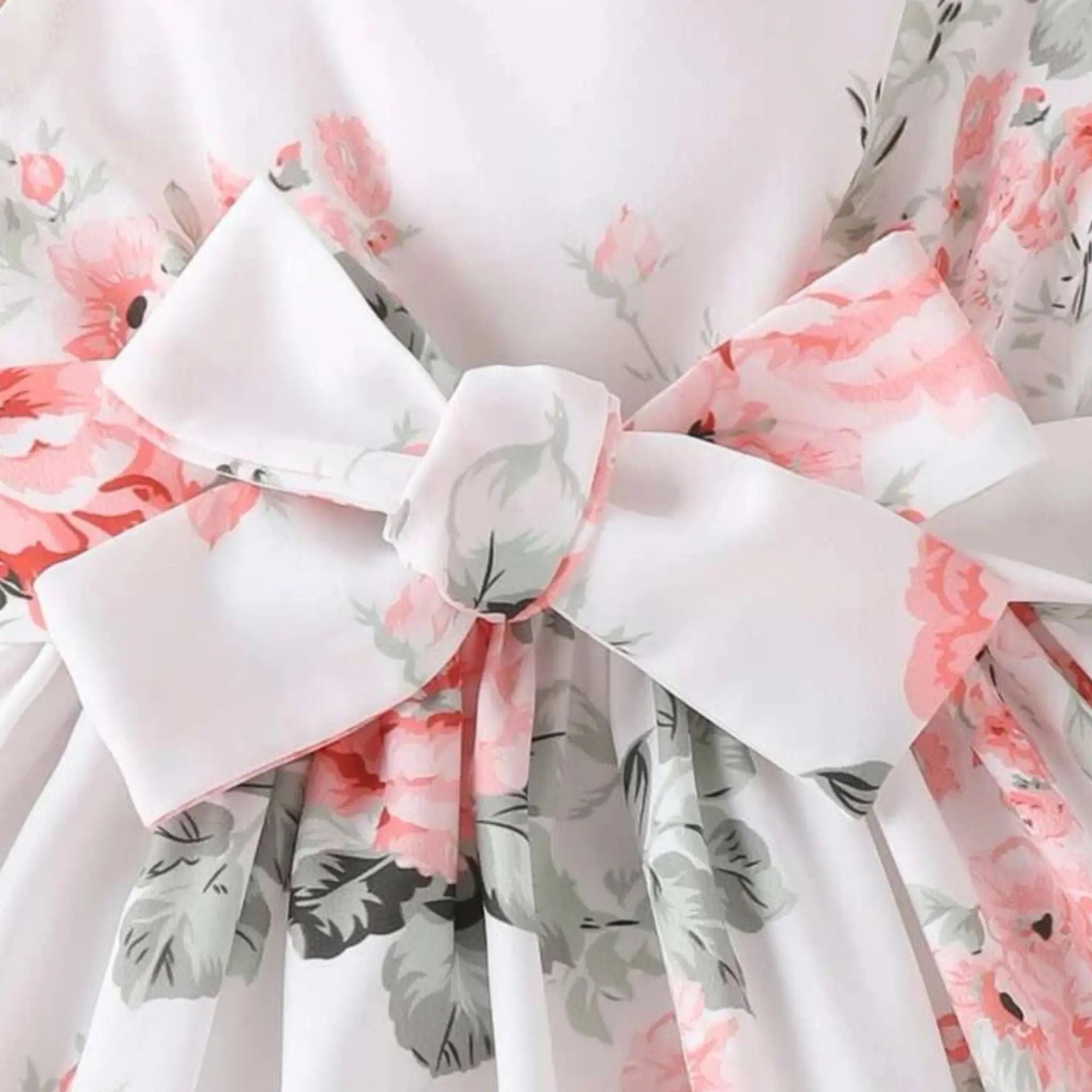 Vestido sin mangas para bebé con estampado floral bonito