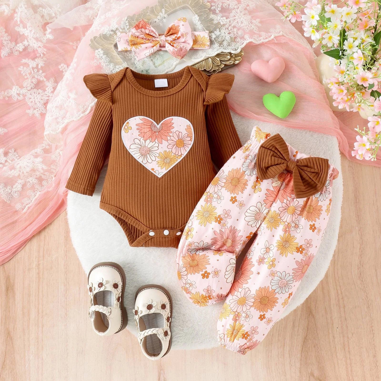 3PCS Refined Floral Heart Printed Baby Set