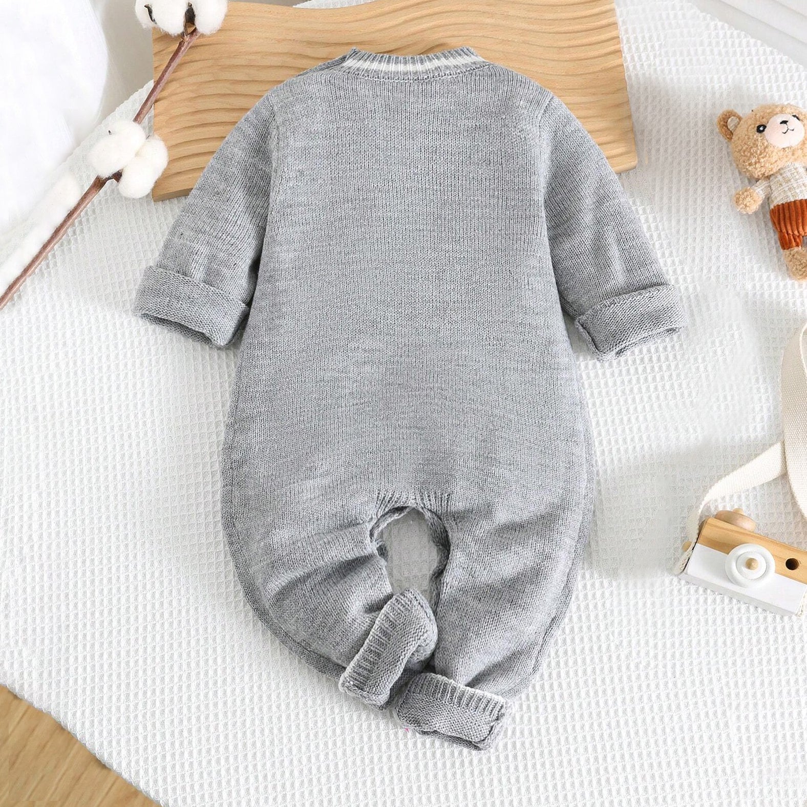 Cute Cartoon Bear Pattern Knitted Long Sleeve Baby Jumpsuit