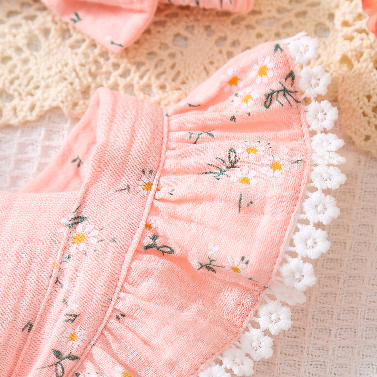 2PCS Pretty Floral Printed Bow Flounce Sleeve Baby Romper