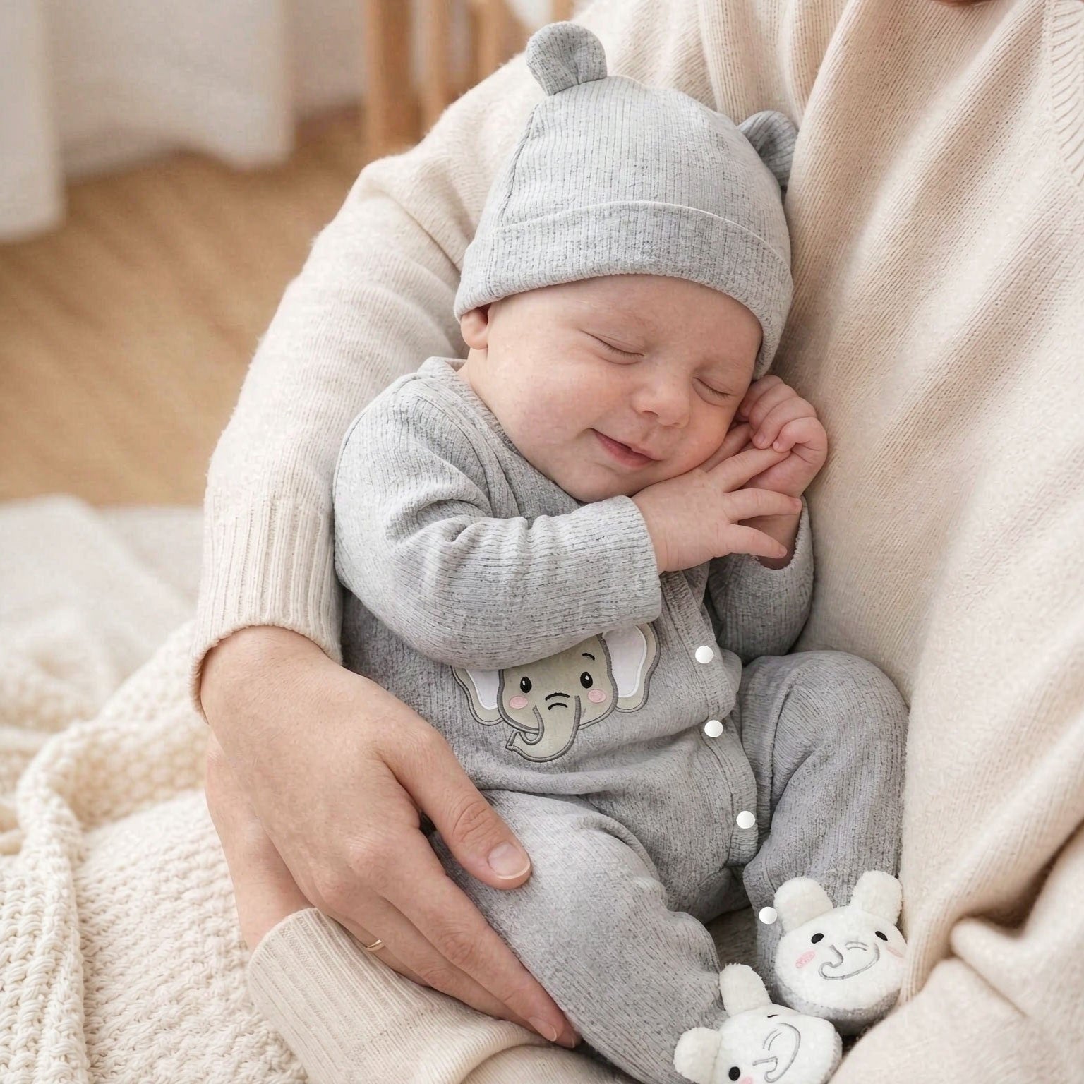 Lovely Elephant Appliqué Knit Long Sleeve Baby Jumpsuit