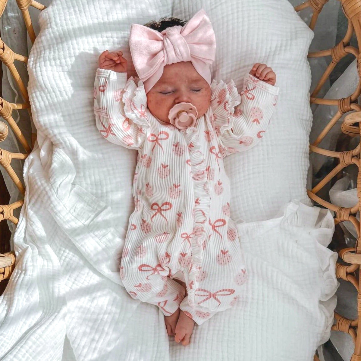 Lively Strawberry Bow Print Long Sleeve Zipper Baby Jumpsuit