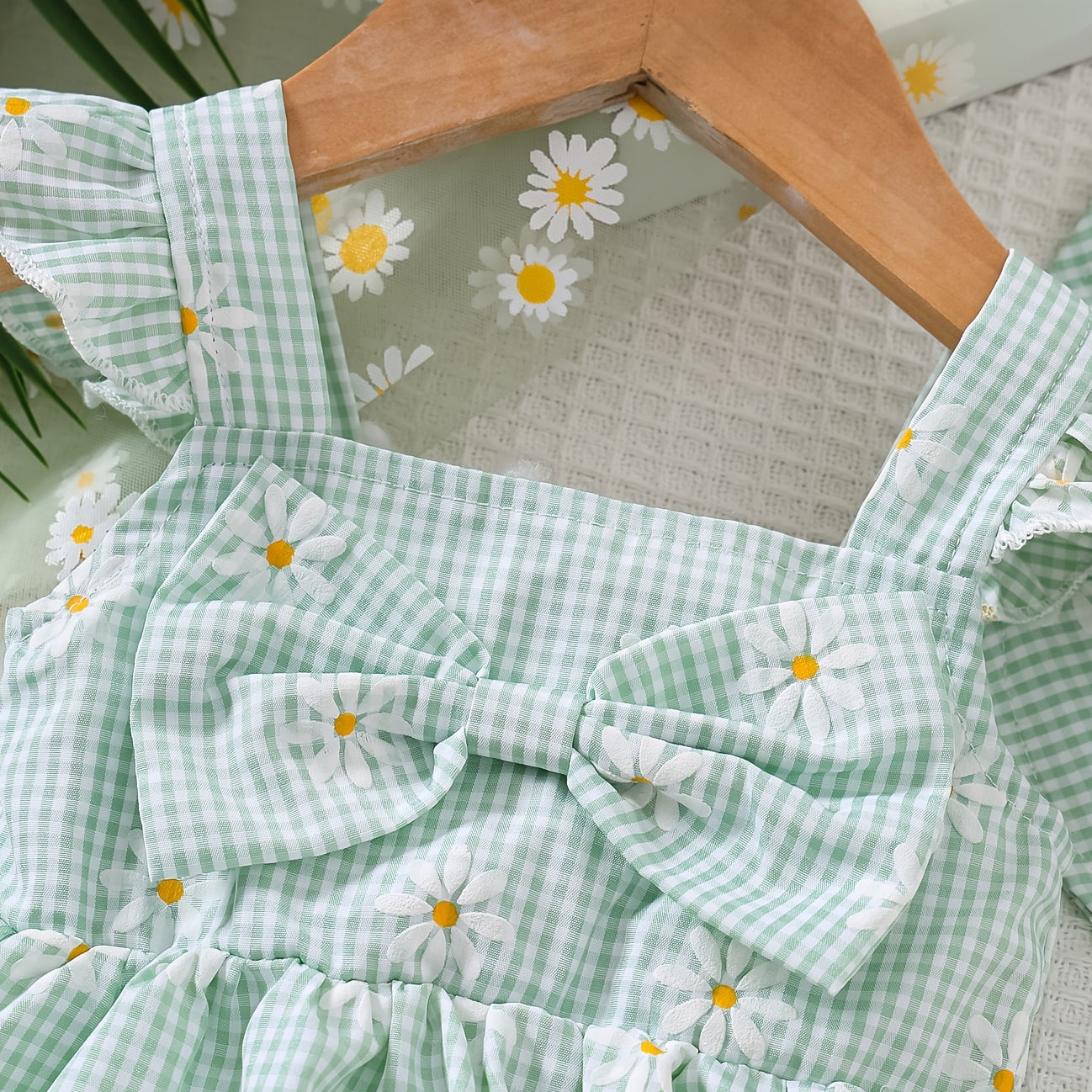2PCS Chic Daisy & Plaid Print Flutter Sleeve Baby Romper With Hat