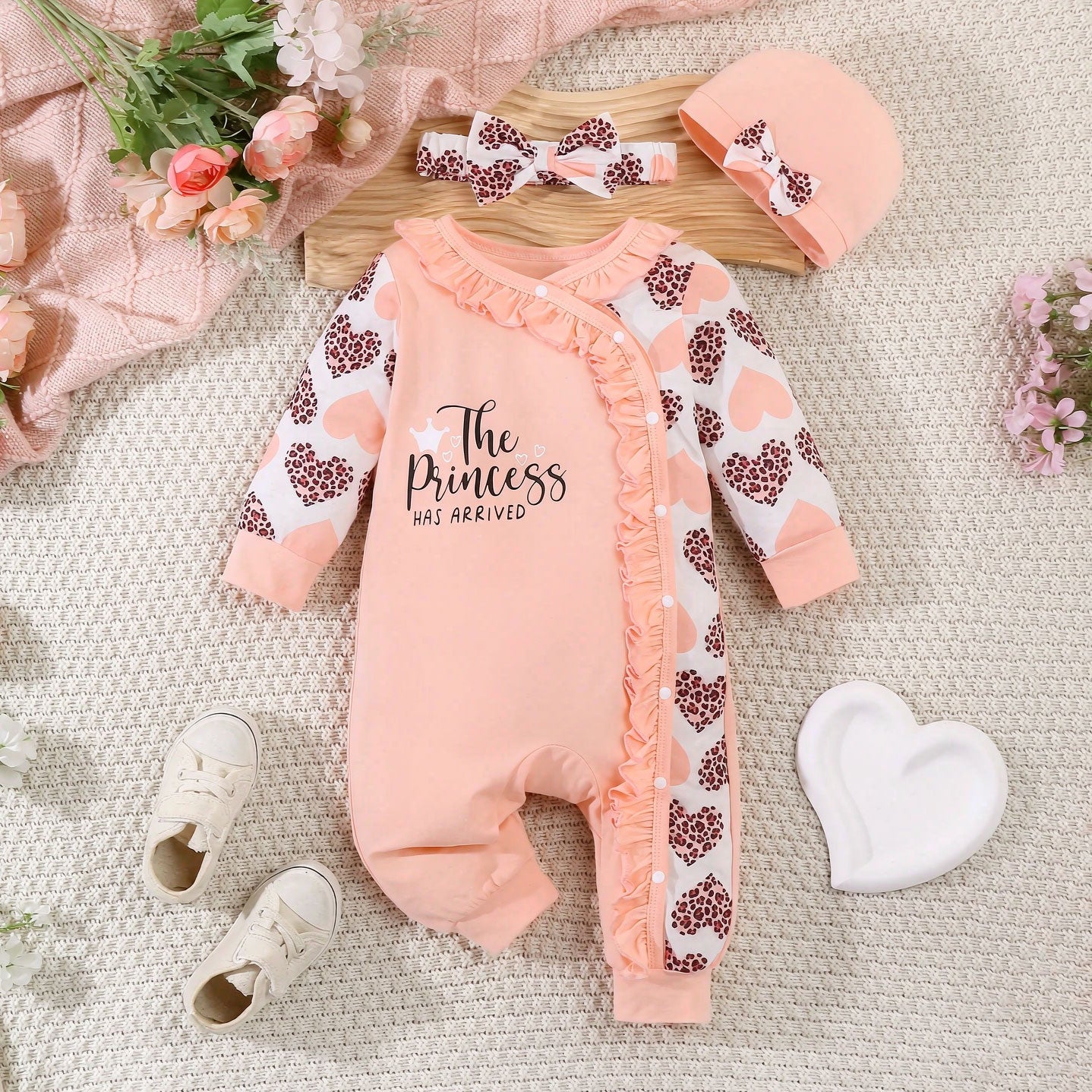3PCS The Princess Has Arrived Letter Heart Printed Long Sleeve Baby Jumpsuit