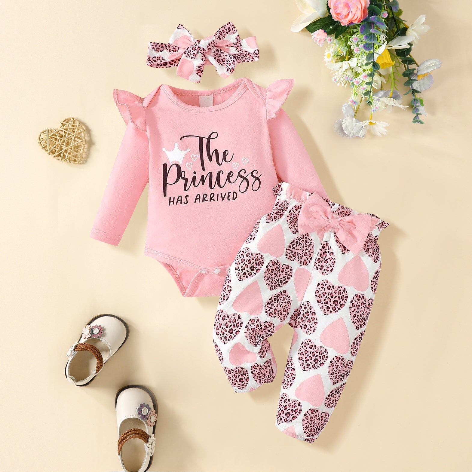 3PCS The Princess Has Arrived Letter and Heart Printed Long Sleeve Baby Set