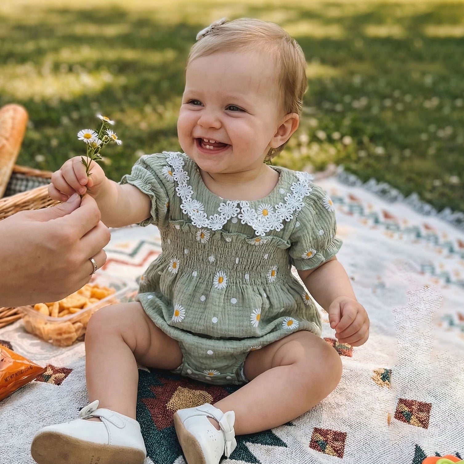 Graceful Daisy Printed Short Sleeve Baby Romper
