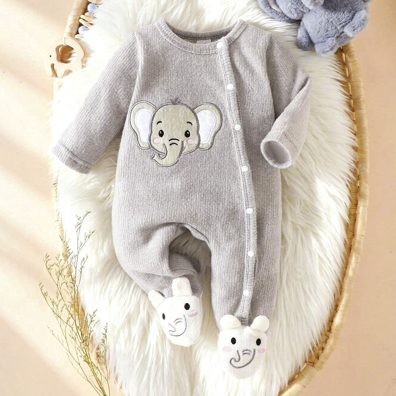 Lovely Elephant Appliqué Knit Long Sleeve Baby Jumpsuit