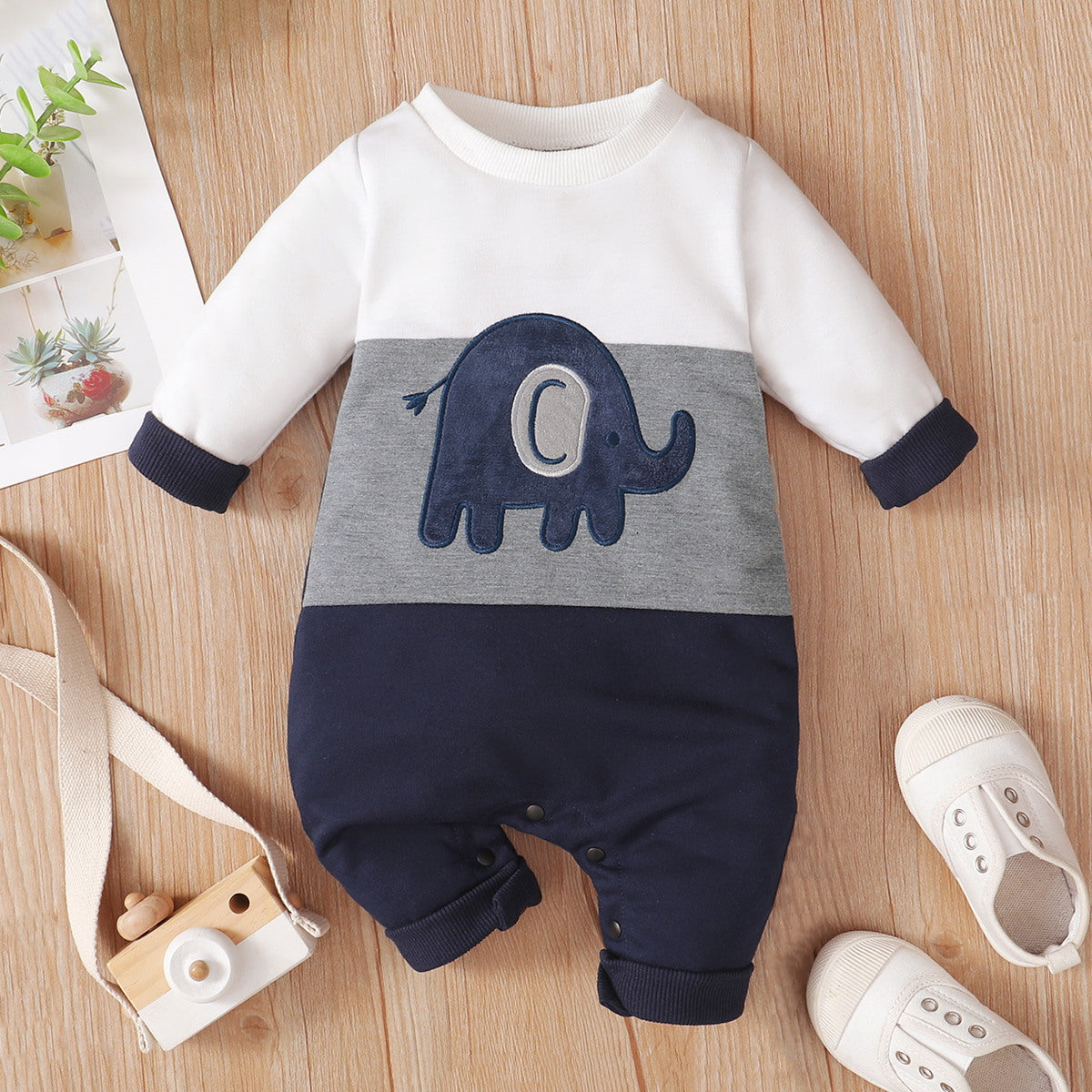 Color Blocking Elephant Appliqué Long Sleeve Baby Jumpsuit
