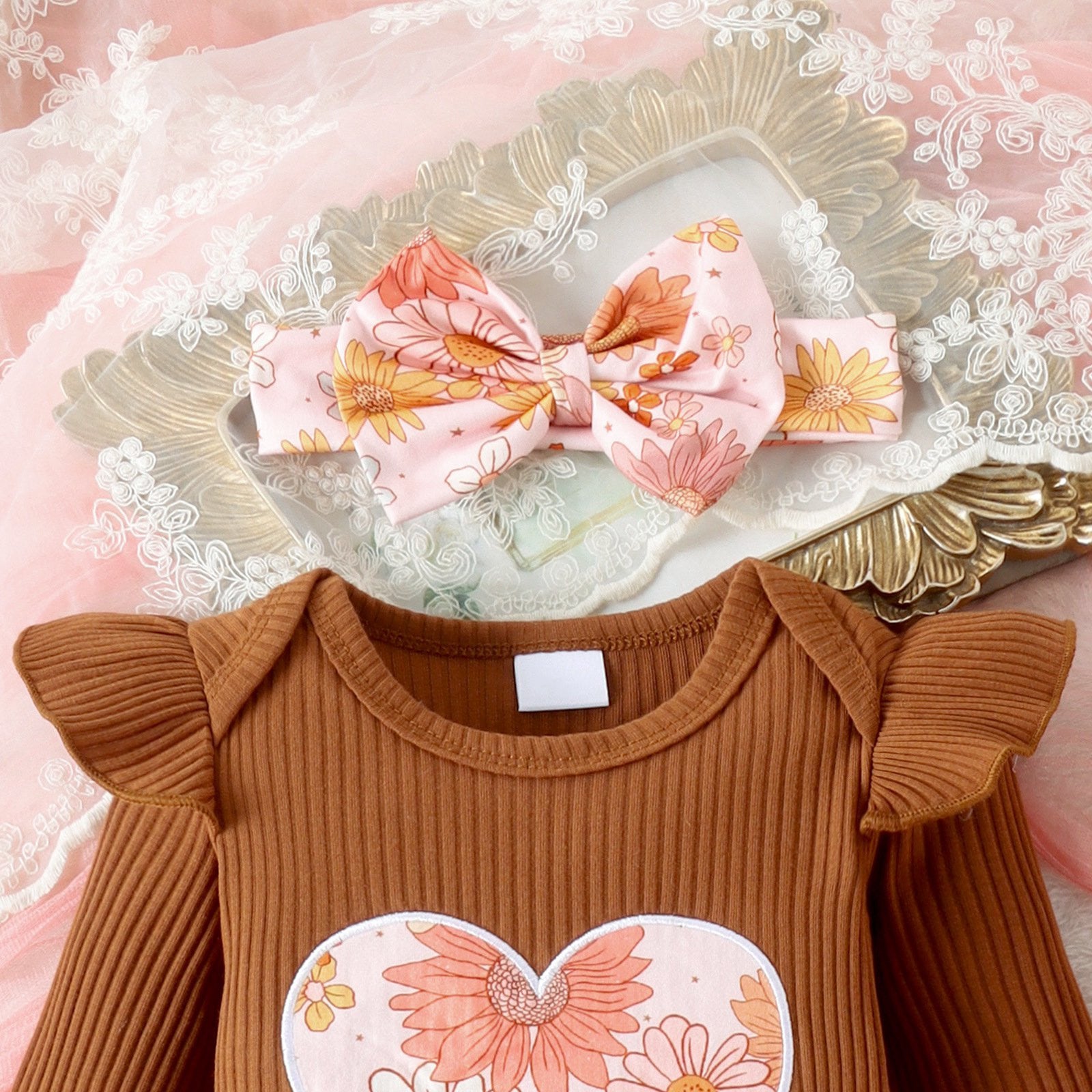 3PCS Refined Floral Heart Printed Baby Set