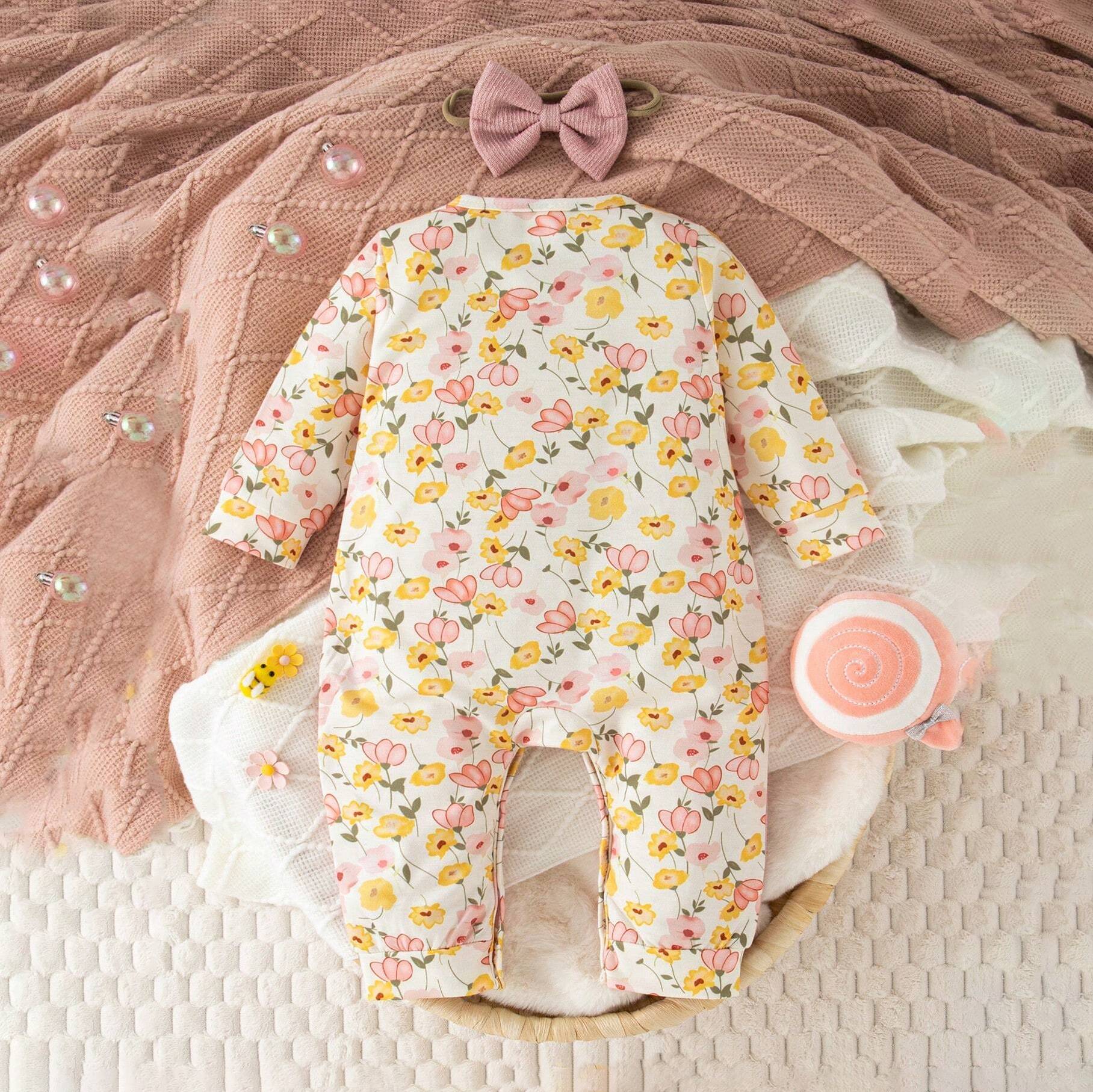 2PCS Cute Bear Eat Honey and Floral Printed Long Sleeve Baby Jumpsuit