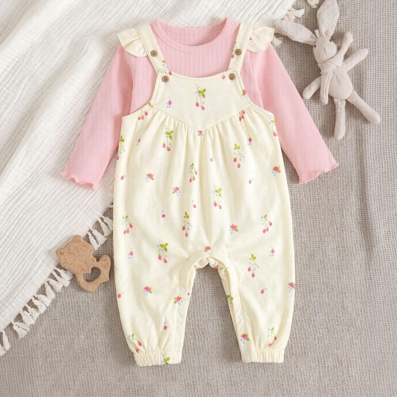 3PCS Strawberry Printed Long Sleeve Fuzzy Overalls Baby Set