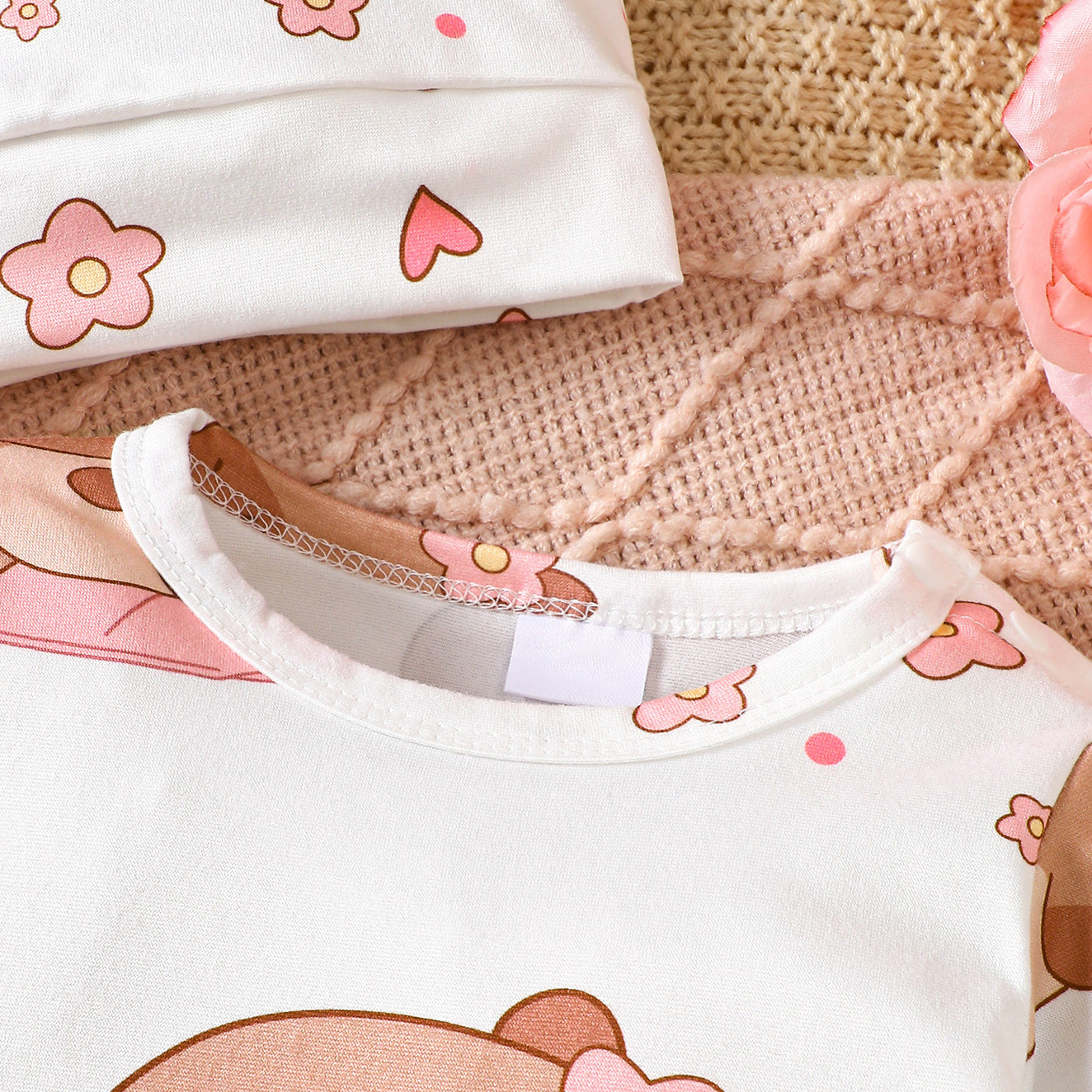 2PCS Lovely Capybara and Floral Print Long Sleeve Baby Jumpsuit