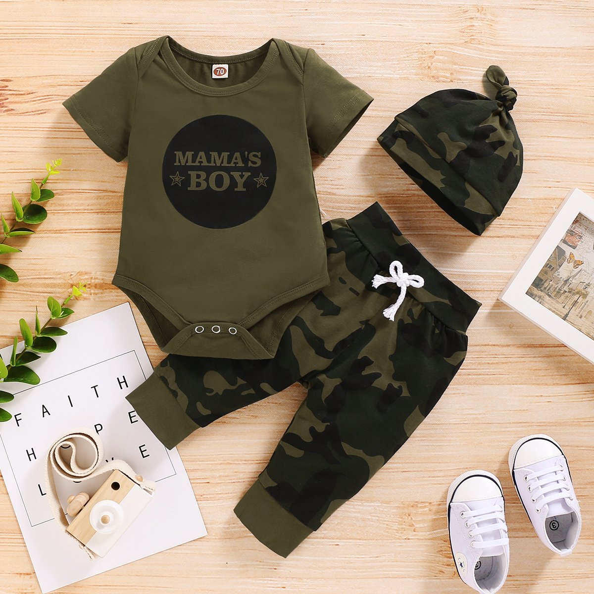 MAMA'S BOY Conjunto de bebé con estampado de camuflaje