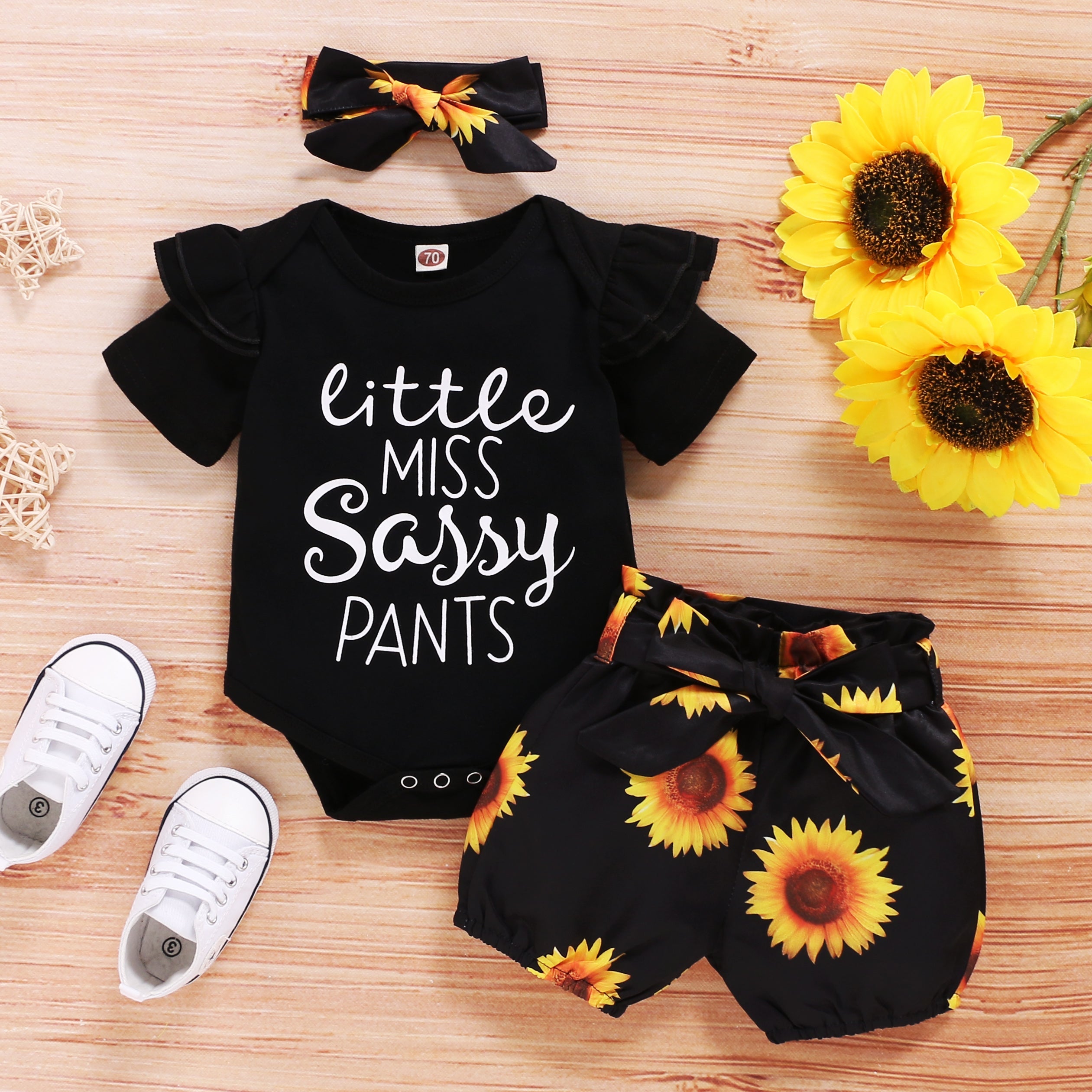 Conjunto corto para bebé con estampado de girasoles de Little Miss Sassy Pants