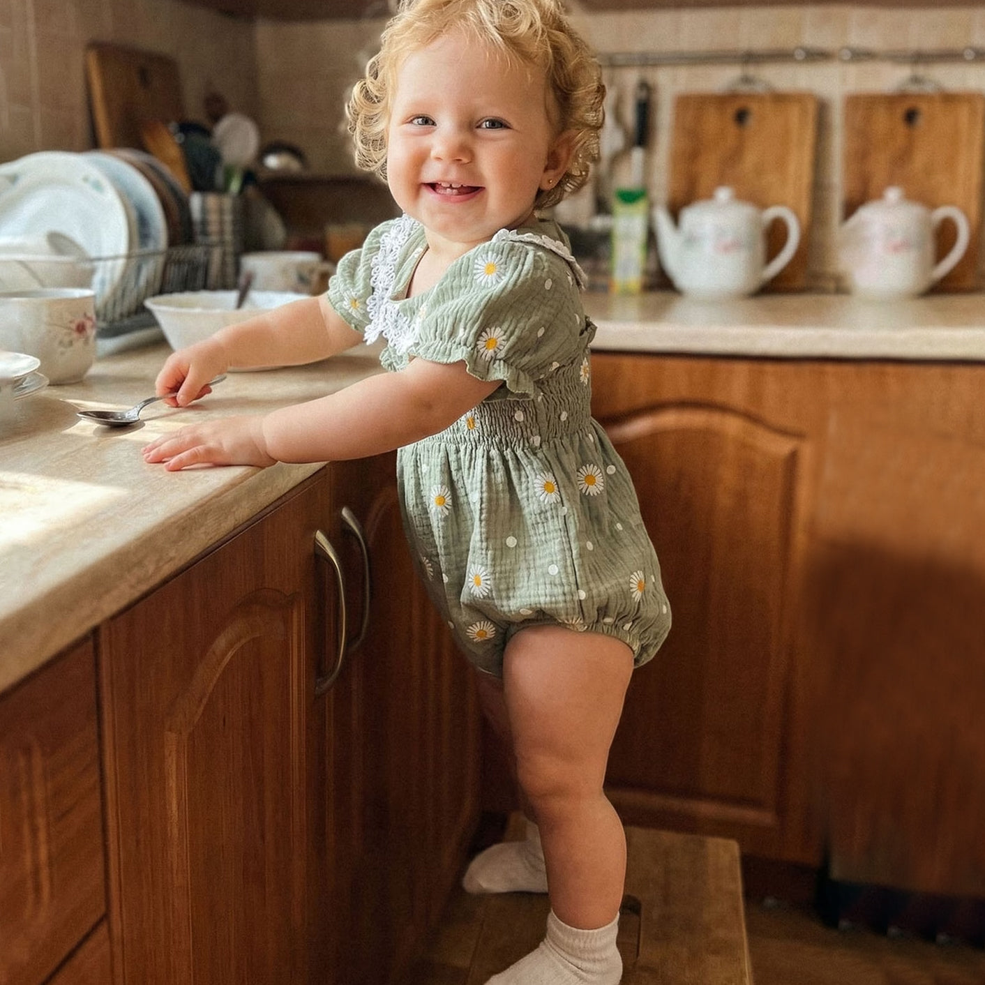 Graceful Daisy Printed Short Sleeve Baby Romper