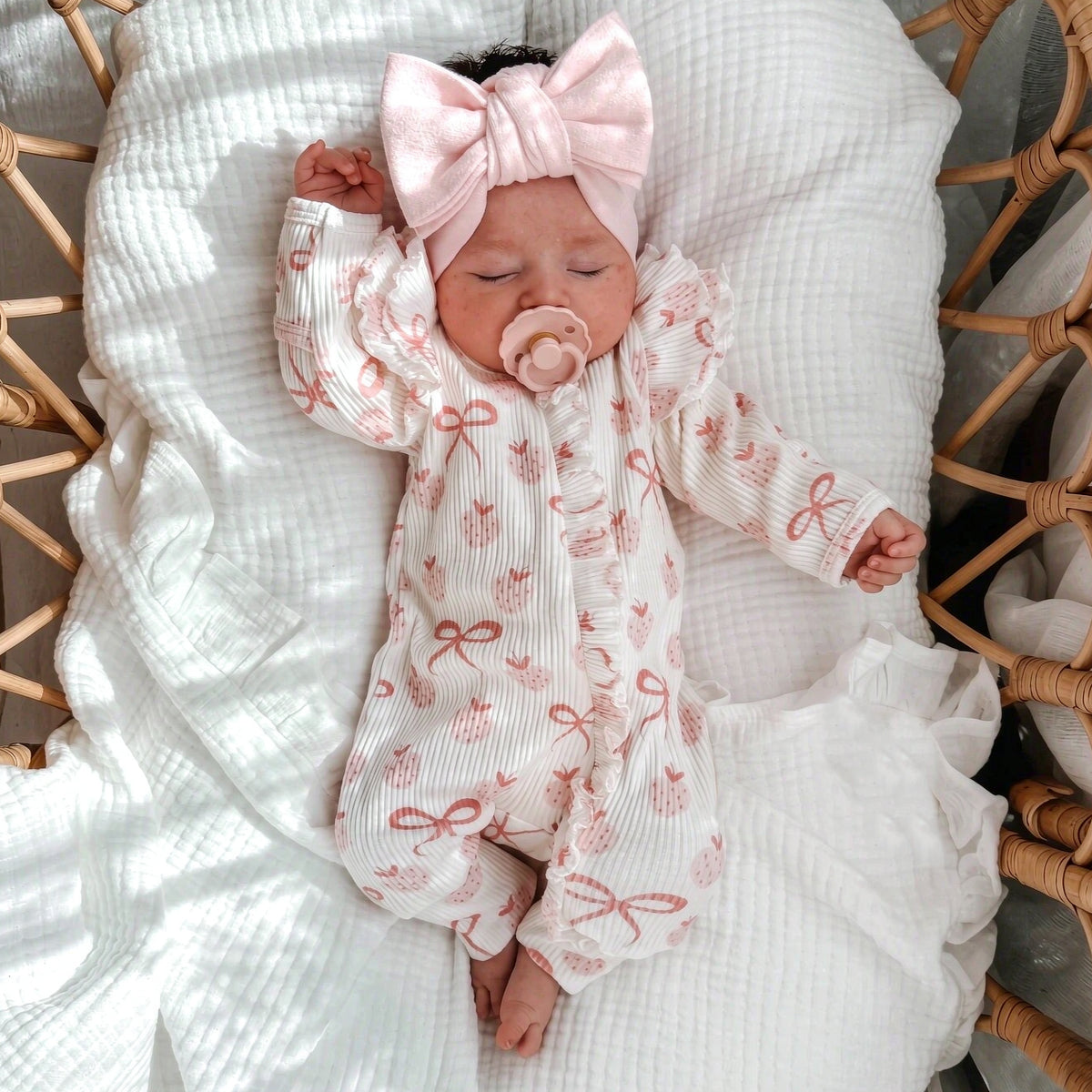 Lively Strawberry Bow Print Long Sleeve Zipper Baby Jumpsuit