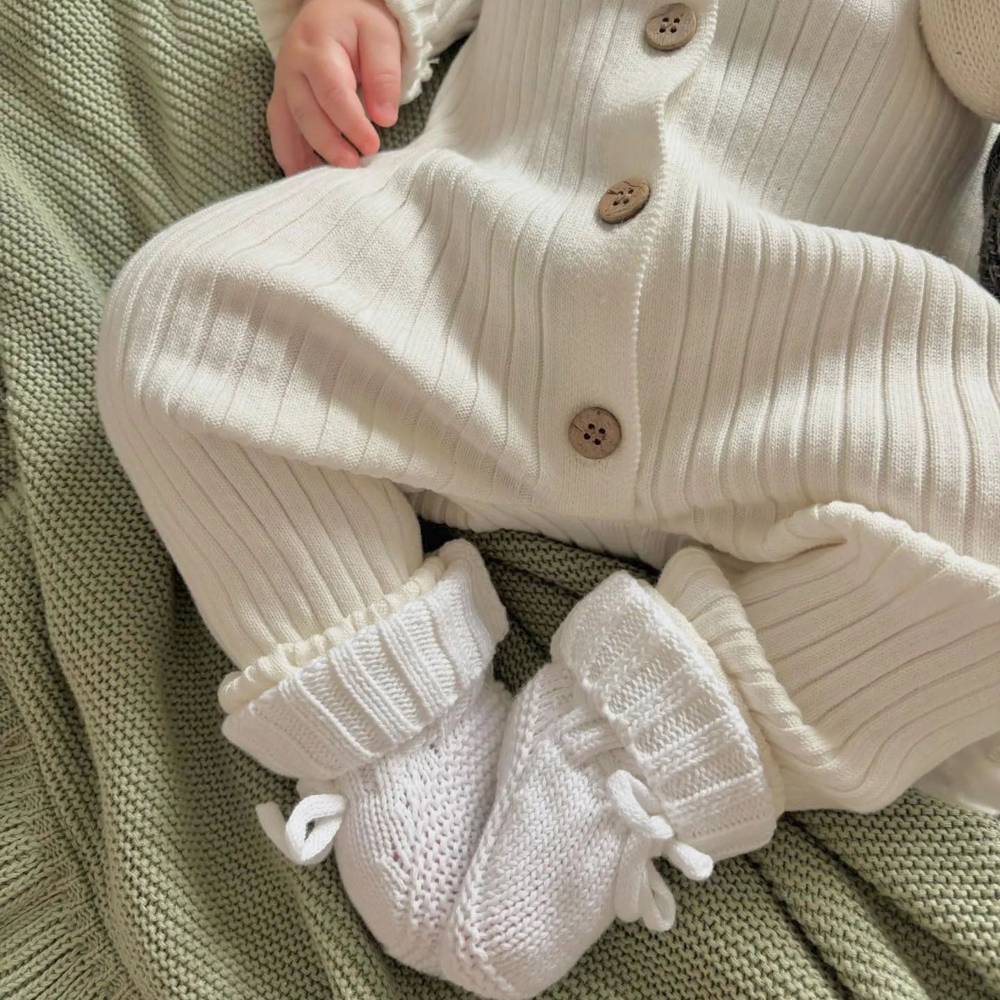 Comfy Solid Color Ribbed Knit Long Sleeve Baby Jumpsuit