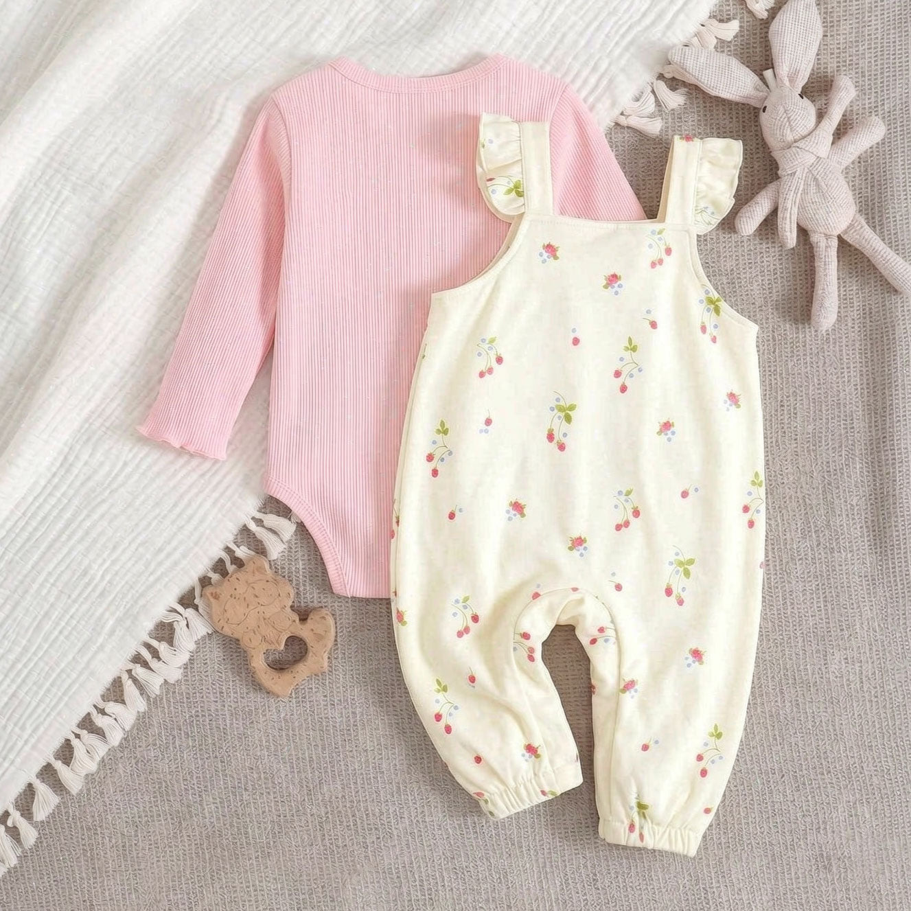3PCS Strawberry Printed Long Sleeve Fuzzy Overalls Baby Set
