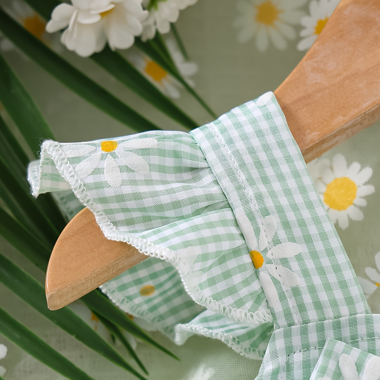 2PCS Chic Daisy & Plaid Print Flutter Sleeve Baby Romper With Hat