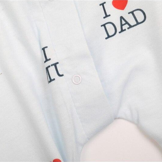 Mono de bebé de manga larga con estampado de letras sólidas encantadoras de I Love DAD MUM