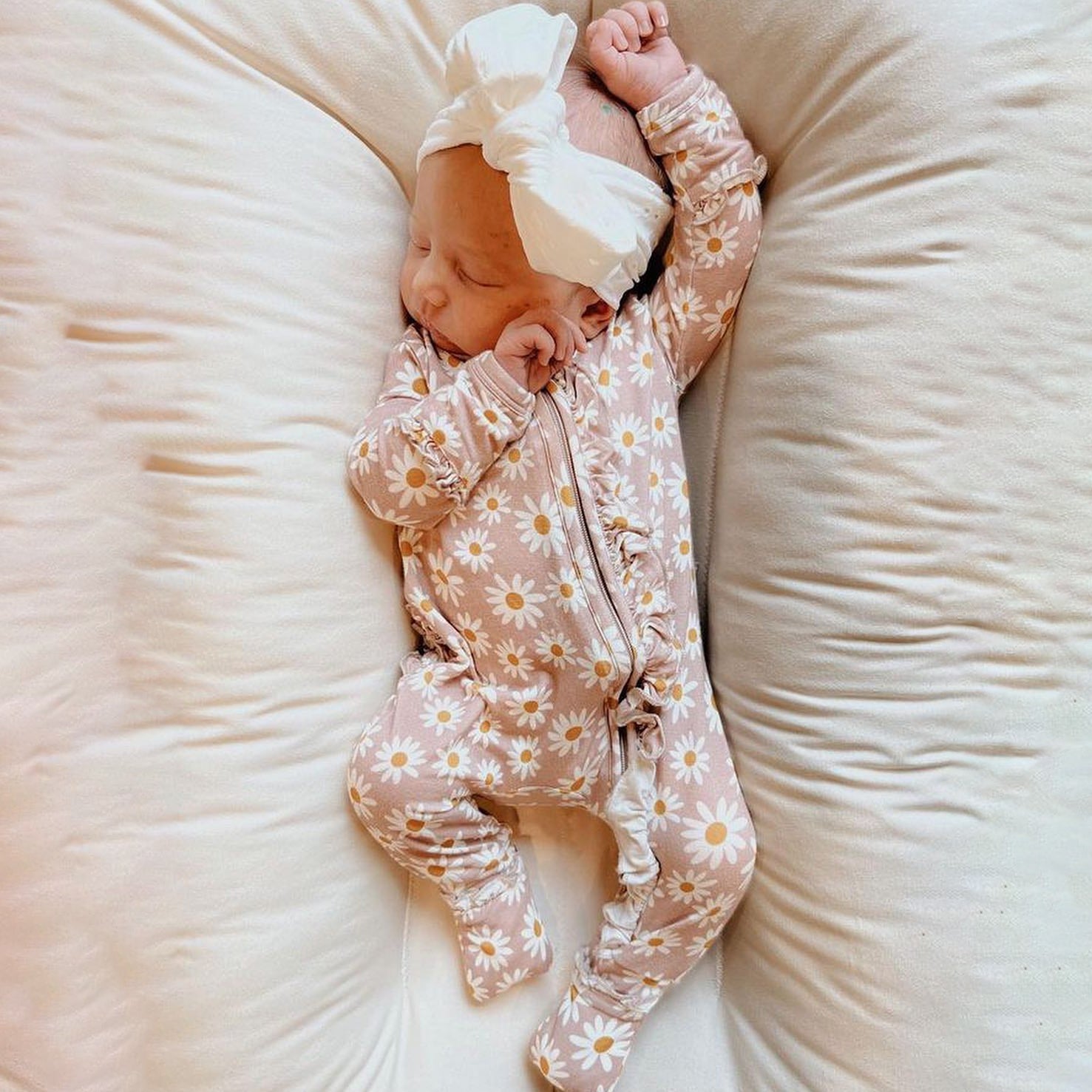 Lovely Allover Daisy Printed Long Sleeve Baby Zipper Jumpsuit