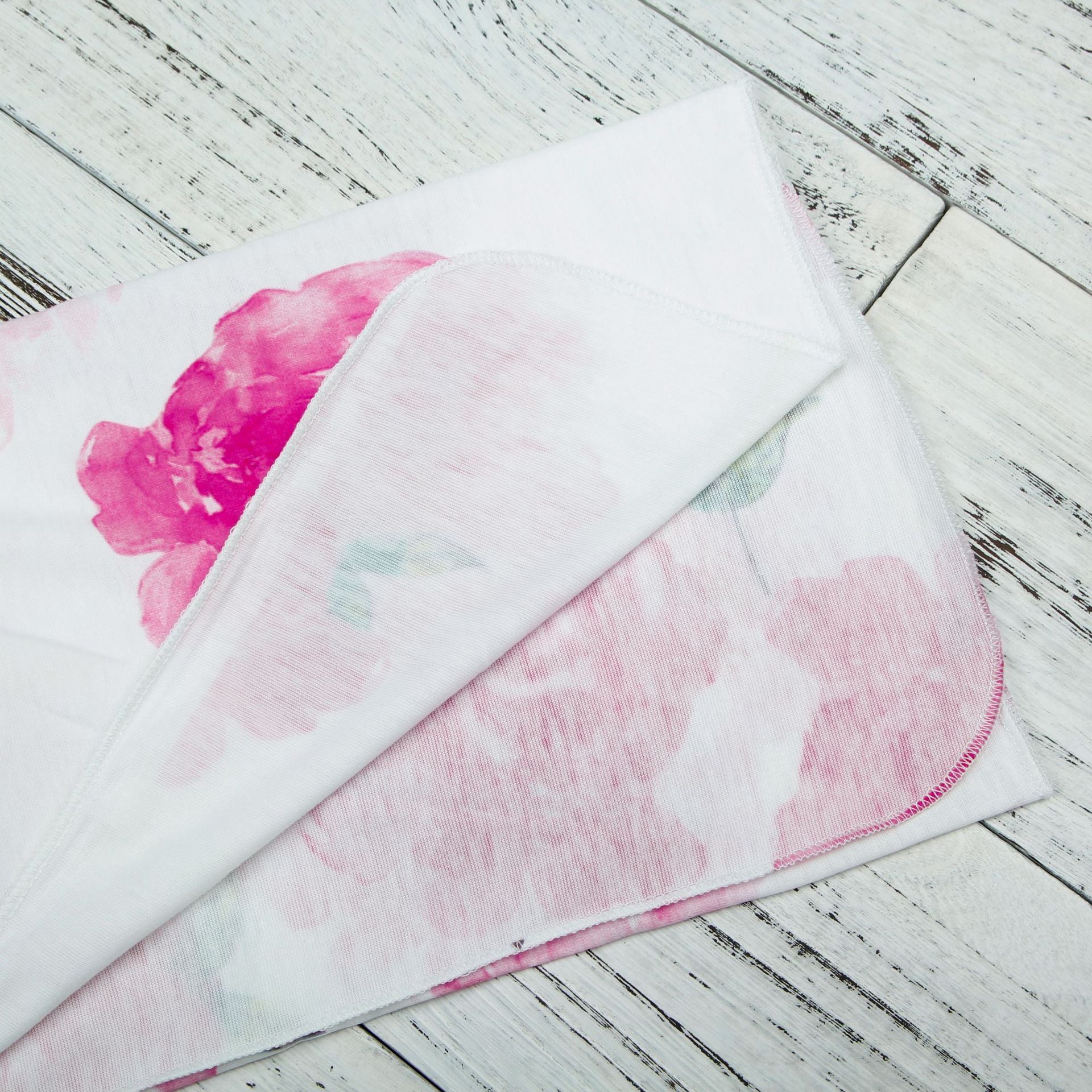 Conjunto de sombrero y saco de dormir con estampado de flores rosadas lindas para recién nacidos 