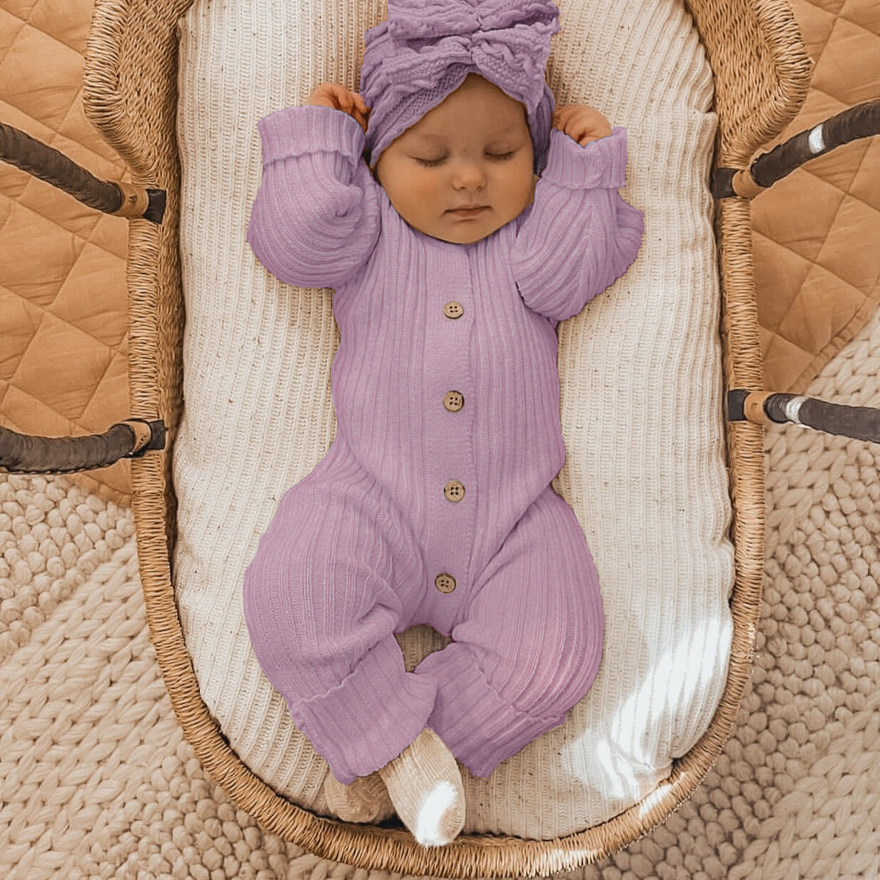 Jolie combinaison à manches longues pour bébé de couleur unie