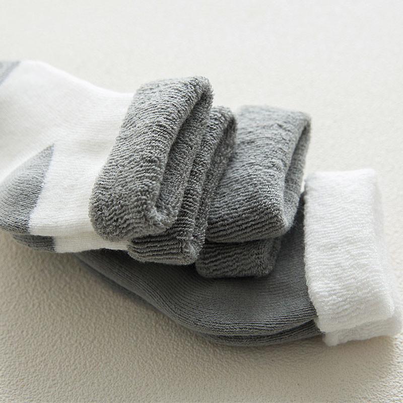 1 par de calcetines de franela cómodos y gruesos encantadores para recién nacidos
