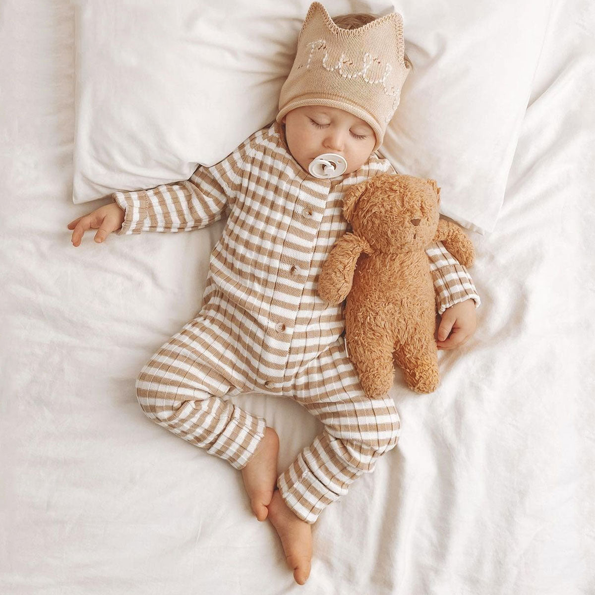 Precioso mono de manga larga para bebé con rayas marrones