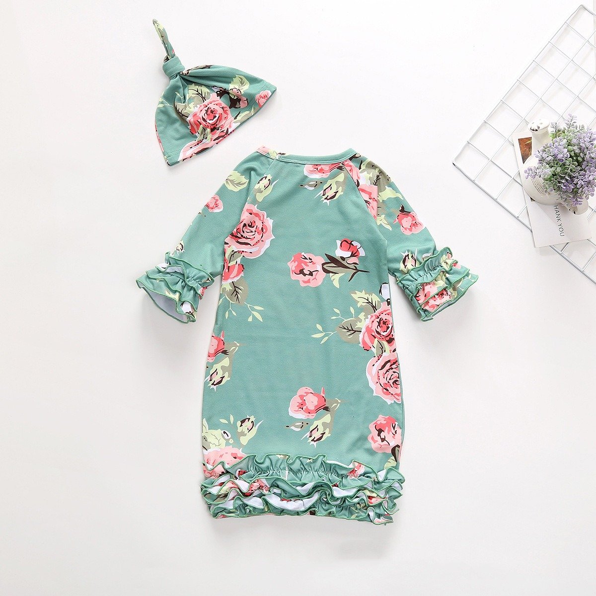 Joli pyjama imprimé floral pour bébé avec chapeau