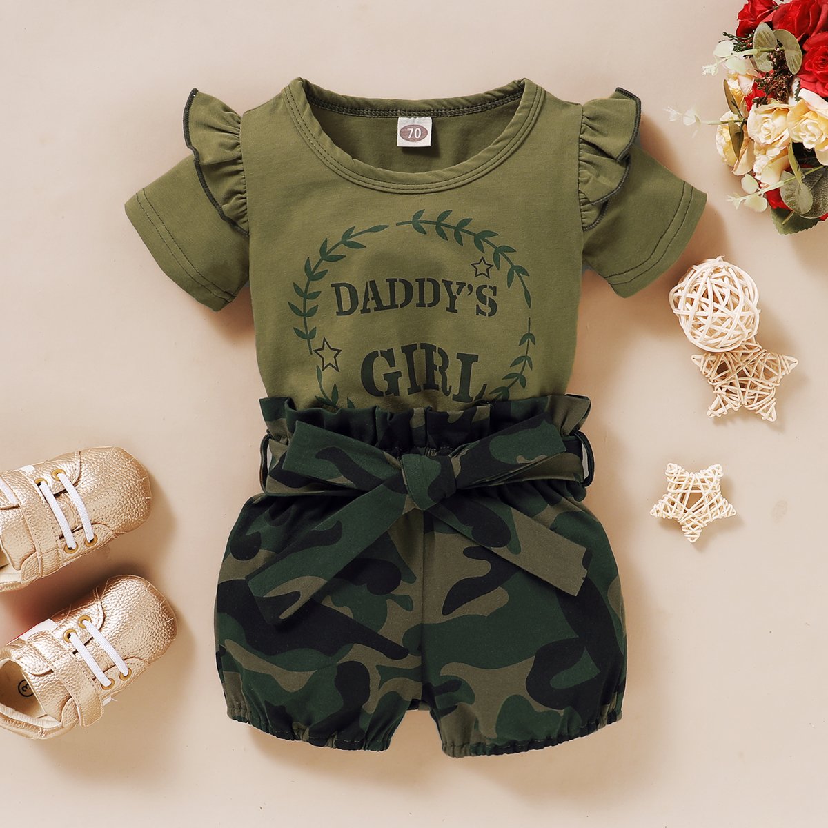 Daddys Girl Haut à épaules volantées avec short camouflage Ensemble bébé
